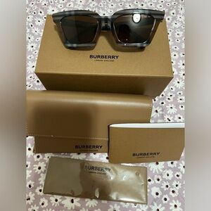 NWOT Burberry Sunglasses